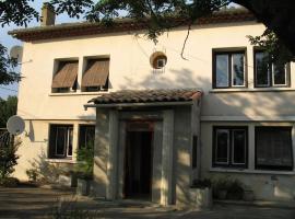 Maison familiale Sud Drôme-Ardèche، فندق في Châteauneuf-du-Rhône