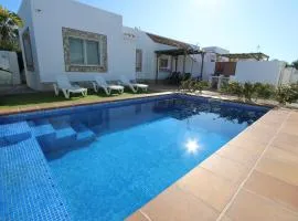Casa familiar con piscina privada y WiFi, cerca del mar, aire acondicionado, mascotas y playa para perros. - ES-184-1
