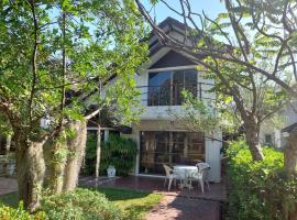 Oceanside Place, caba&ntilde;a o casa de campo en Rayong