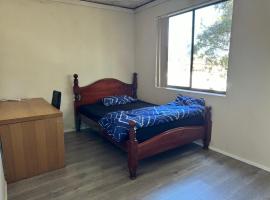 A private room in a homestay!!, hótel með bílastæði í Bankstown