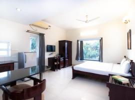 Sanctum Suites Indiranagar Bangalore, хотел в Бангалор