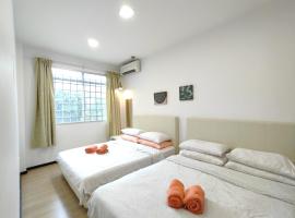 Eden 8pax 3Rooms apartment near Kuching Airport, huoneisto kohteessa Kuching