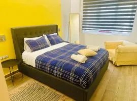 Royal Blue Grand Suite No 1