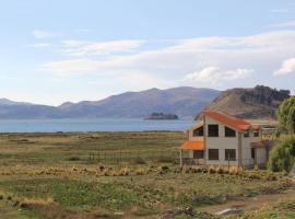 Lago Sagrado Titicaca - Casa de Campo & Agroturismo, cottage in Huayllara