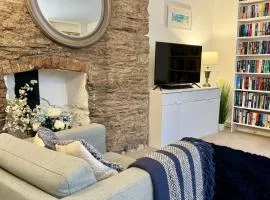 Bosun's Call Central Dartmouth - 2 Bed Apartment Self Check In Fast WiFi & Workspace