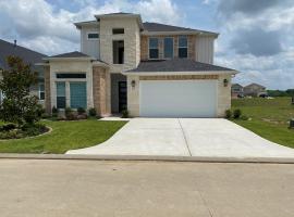 Waterfront Home, Amazing Views, 4 King Beds, hotel Willisben