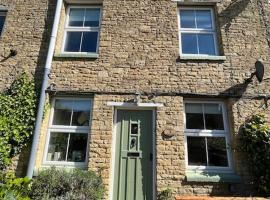 Cosy two bed townhouse in Centre of C.Norton, hotel en Chipping Norton