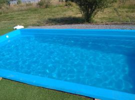 Cabaña Dos Aromos con piscina y tinaja, Hotel in Los Ángeles