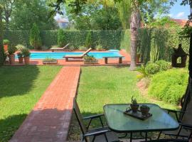 Residência familiar com piscina e área de lazer, homestay in São Gabriel