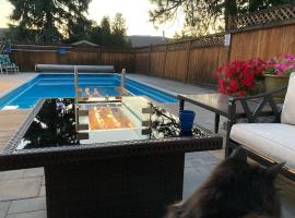 Bright poolside walkout two bedroom basement suite in the Okanagan, apartment in Penticton