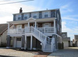 Single Family With Bay Views In Beach Haven, hotel in Beach Haven