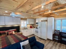 The Lake Alfred Citruswood Cabin، إقامة منزل في Lake Alfred