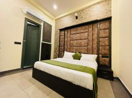 Hotel Silverkey by Urban Stay, hotel di Taj Ganj, Agra