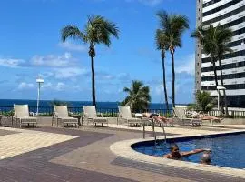 Apartamento beira mar localizado no Ondina Apart