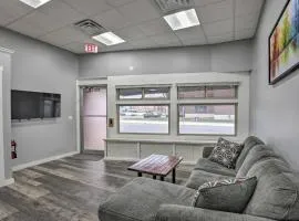 The Pad-Spacious King apartment on main level