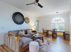 LV103 Downstairs 1 Bedroom in a Quiet Location, hotel u gradu La Kinta