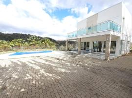 Casa de Campo em meio a Vinhedos, lantligt boende i Pinto Bandeira