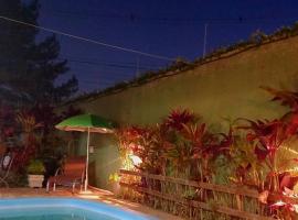 Casa Sobrado com piscina Santa Felicidade 6 pessoa，庫里奇巴的寵物友善飯店
