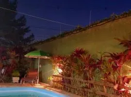 Casa Sobrado com piscina Santa Felicidade 6 pessoa