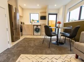 New Sophisticated City Pad, self-catering accommodation in Christchurch