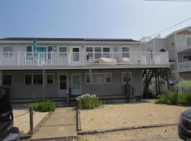 Modern 1st Floor Unit 5 Houses To The Beach, hotel in Ship Bottom