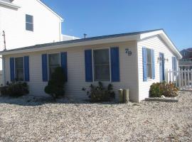 Super Cute!! Waterfront Lagoon In Beach Haven West!, hotel v destinaci Manahawkin