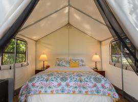Beautiful cozy tent in Catskill, tented camp en Catskill