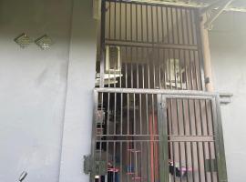 OYO 93536 Pondok Almirah, hotel v destinaci Mamuju