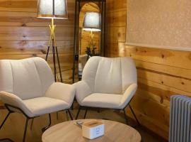 مجمع اكواخ عباره عن 8 اكواخ و حديقه مشتركه للنزلاء Diriyah clouds خدمه ذاتيه Entry ذاتي سكن ريفي, hotel u Rijadu