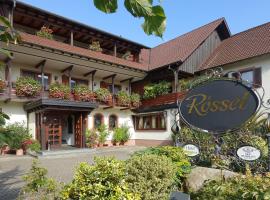 Gasthaus zum Rössel Lichtenau, hótel með bílastæði í Scherzheim