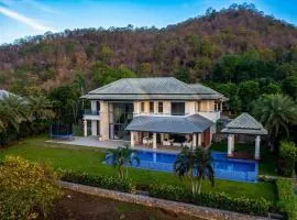 Luxury Mansion On Black Mountain Golf Course(BMG5)