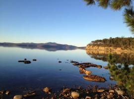 Impression Bay Lodge - Waterfront Property, hotel in Premaydena