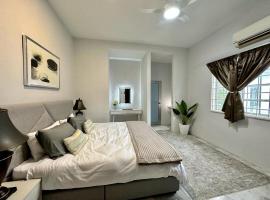 The P Lakehouse, holiday home in Tanjong Sepat