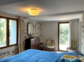 Cozy Catalan Cottage, hotel en Reynès