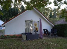 Maisonnette avec piscine, hotel in Daumazan-sur-Arize