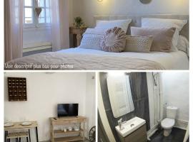 L'Escapade Aixoise hyper centre historique studios free netfilx wifi romantics apartments historic center, hotel v Aix-en-Provence