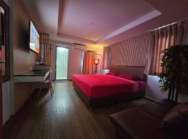 โรงแรมเซเว่นรัชดา S7VEN RATCHADA โรงแรมใกล้ บางกอก อินเตอร์เนชั่นแนล เดนทัล เซ็นเตอร์ ในBan Na Song