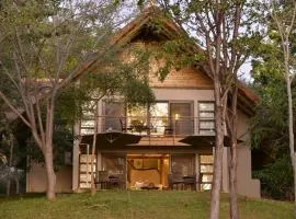 Victoria Falls Safari Suites