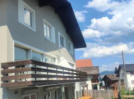 Casa LeYu mitten in Ruschein, apartamento en Ruschein