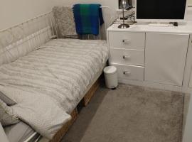 Nakšņošanas vieta single room available pilsētā Harpendena