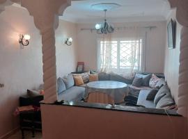 Super appartement avec parking gratuit, hotel in Oujda