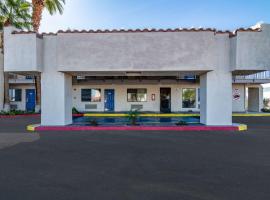 Rodeway Inn & Suites Thousand Palms - Rancho Mirage, מלון בThousand Palms