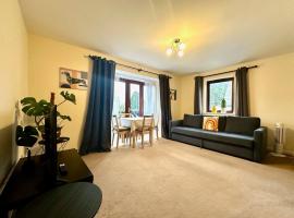 Super Apartment next to Bicester Village Sleeps 4, hotel in Bicester