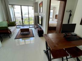Luxury Apartment, Harbour Bay، شقة في Jodoh
