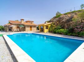 Relajante villa con vistas, piscina y parking, hotel com estacionamento em Málaga