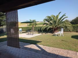 Valdiveltrica, hotel v destinaci Mondavio
