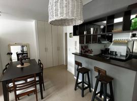 Lovely & Lightful Studio with pool, apartment in San Fernando