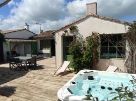 Villa Green Oaks, hotel with jacuzzis in Rivedoux-Plage
