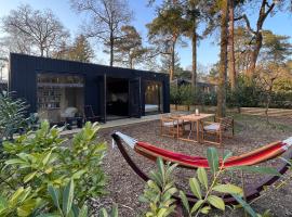 Taiga tiny house, hotel in Nunspeet