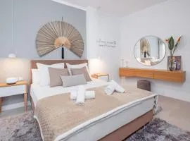 Singer Suite Kalamata , Close to Center & Easy Street Parking
